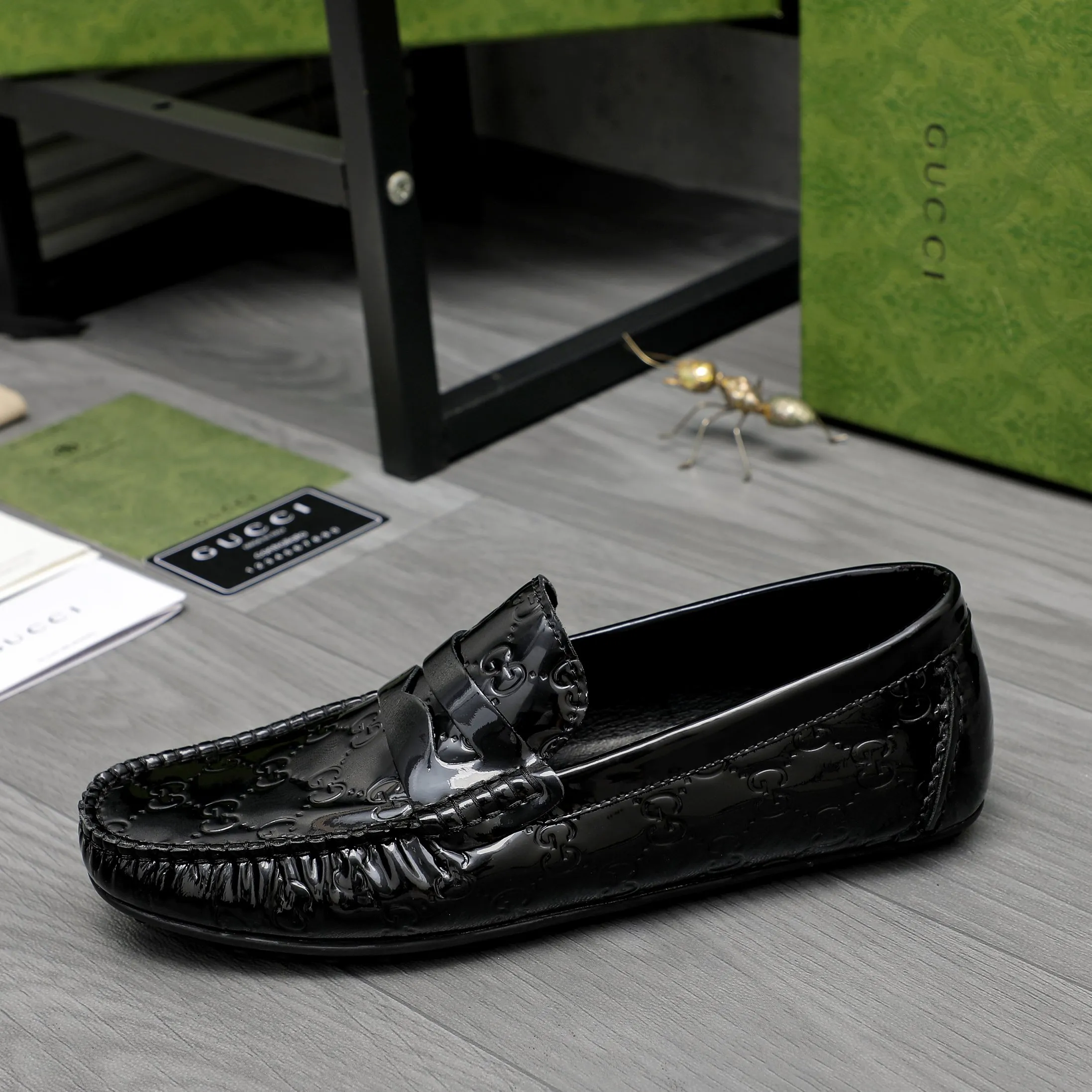 Men's shoes 💰380 Product trademark: GUCCI "Gucci" casual slip-on beanie shoes Regular size: 38-45 (45 is custom-made and non-returnable) Product materials: Selected lacquered embossed cowhide upper, pigskin lining, beanie outsole